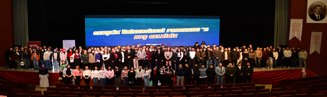 Gençlik Üniversitesi lise öğrencilerinin kariyer planlarına katkı sundu.   